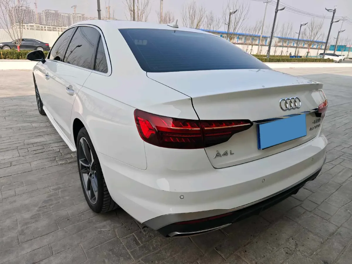 2022 Audi A4L 2.0T 190HP L4 7DCT,autocango,china used car exporter,china ev exporter,chinese used car exporter,chinese used ev exporter
