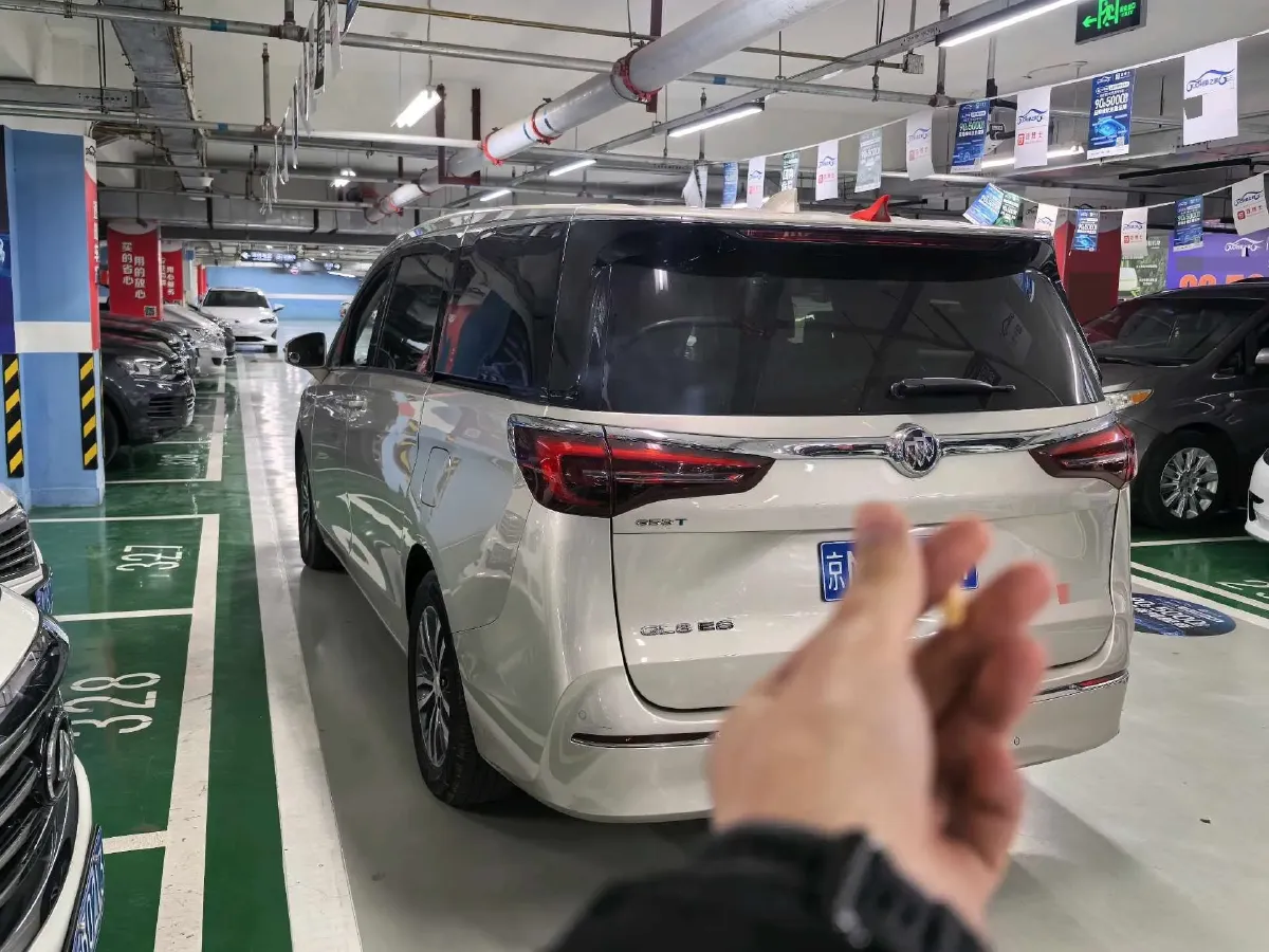 2022 Buick GL8 2.0T 237HP L4 9AT,autocango,china used car exporter,china ev exporter,chinese used car exporter,chinese used ev exporter