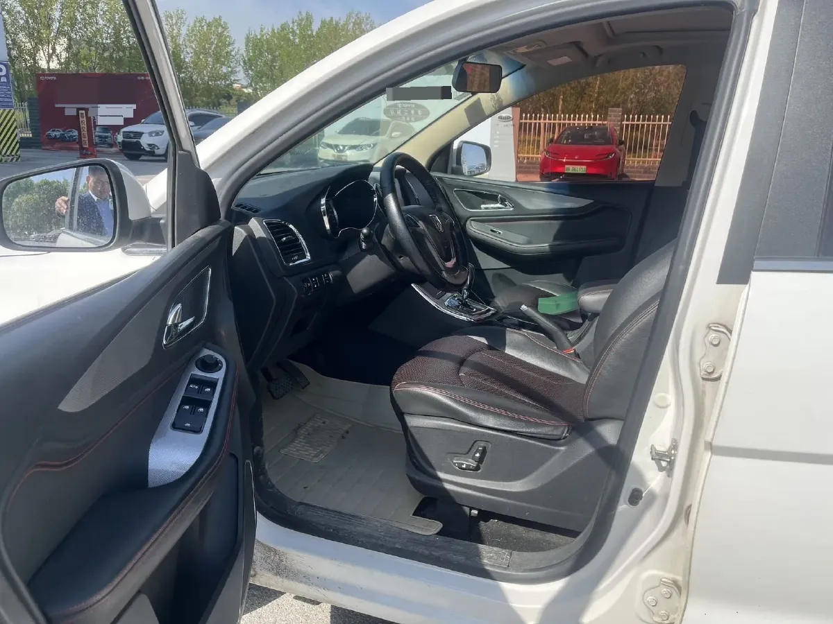 2016 BaoJun 560 1.5T 150HP L4 6MT,autocango,china used car exporter,china ev exporter,chinese used car exporter,chinese used ev exporter