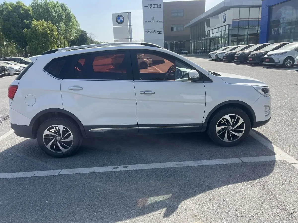 2016 BaoJun 560 1.5T 150HP L4 6MT,autocango,china used car exporter,china ev exporter,chinese used car exporter,chinese used ev exporter