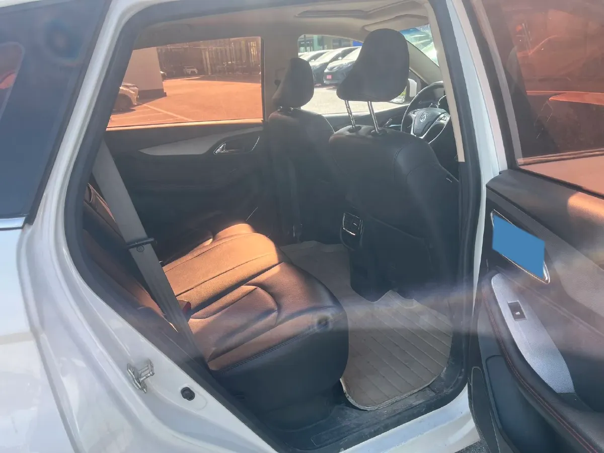 2016 BaoJun 560 1.5T 150HP L4 6MT,autocango,china used car exporter,china ev exporter,chinese used car exporter,chinese used ev exporter