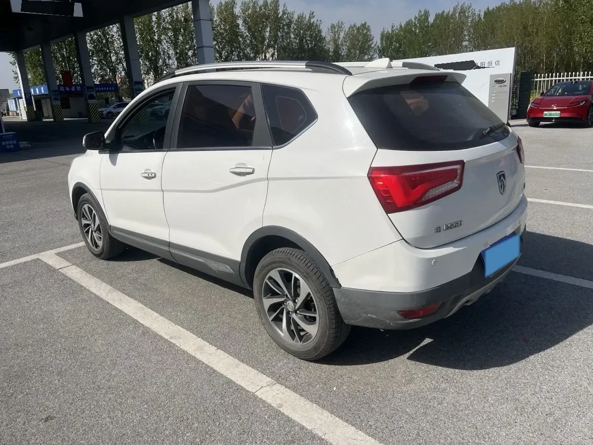 2016 BaoJun 560 1.5T 150HP L4 6MT,autocango,china used car exporter,china ev exporter,chinese used car exporter,chinese used ev exporter