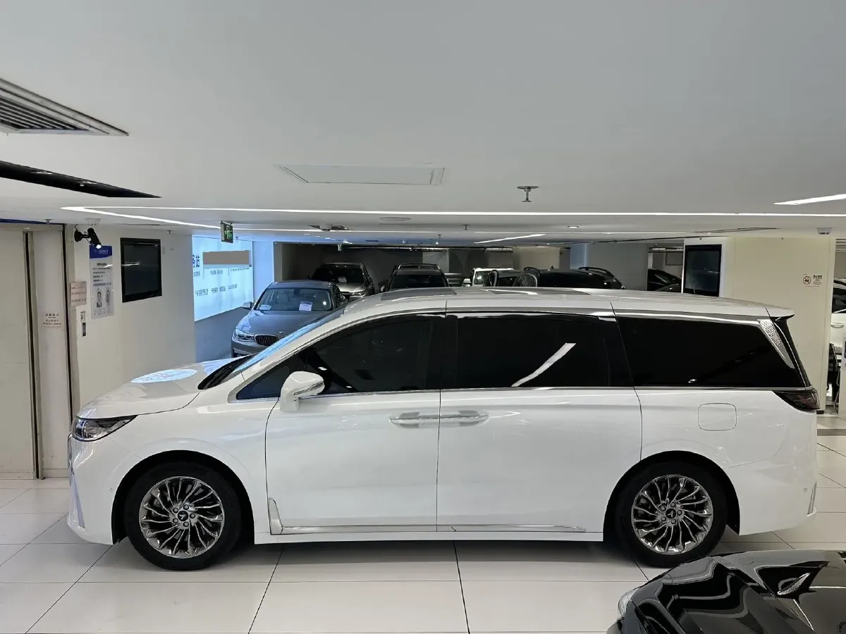 2022 Voyah Dream 1.5T 136HP L4 PHEV 25.57KWH,autocango,china used car exporter,china ev exporter,chinese used car exporter,chinese used ev exporter