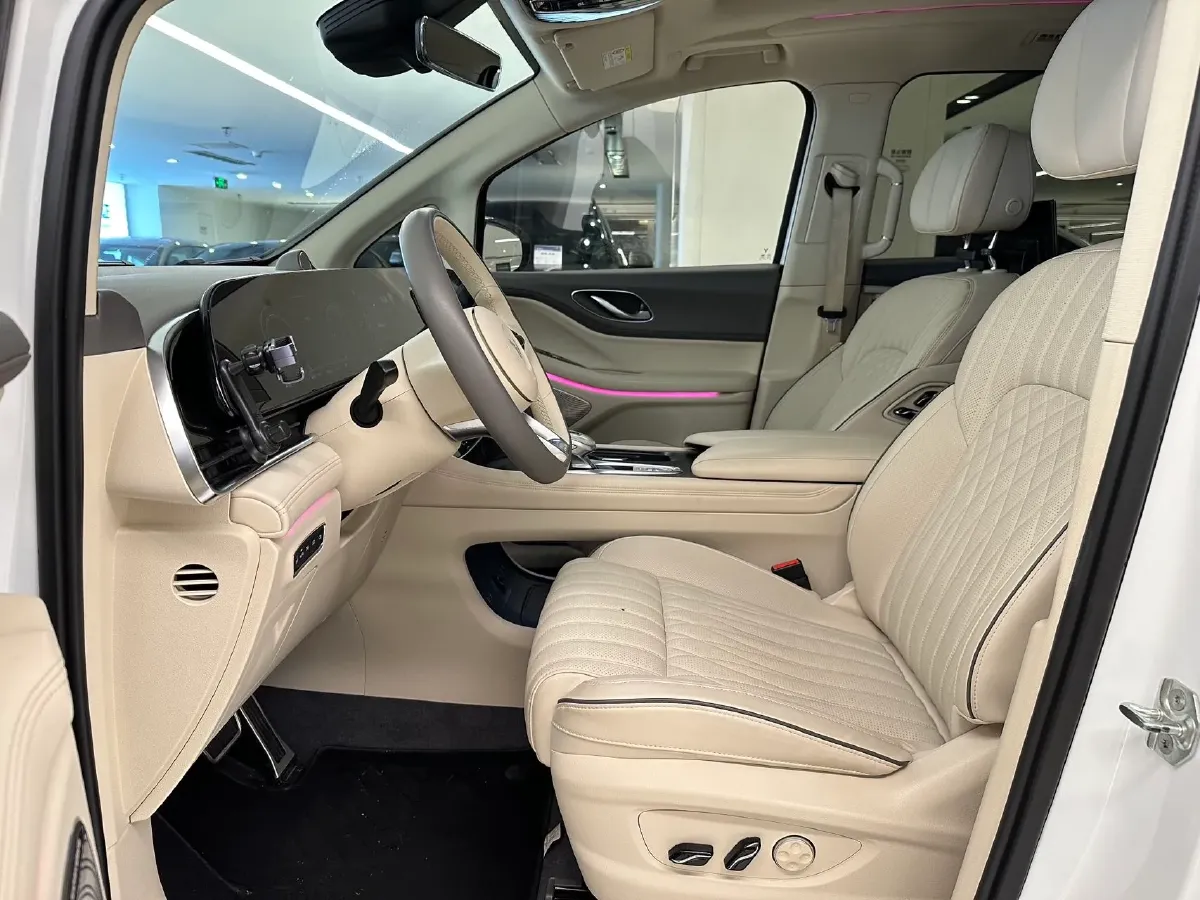 2022 Voyah Dream 1.5T 136HP L4 PHEV 25.57KWH,autocango,china used car exporter,china ev exporter,chinese used car exporter,chinese used ev exporter