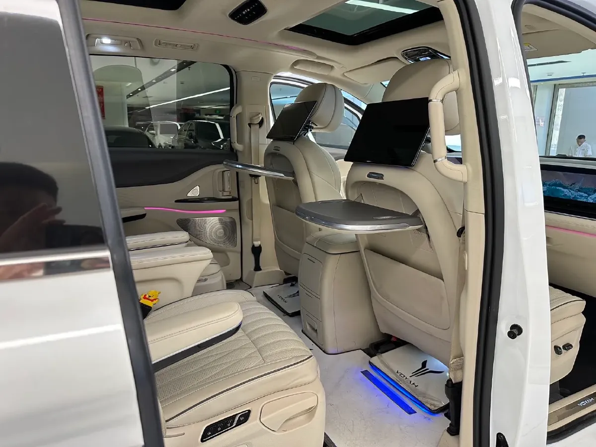 2022 Voyah Dream 1.5T 136HP L4 PHEV 25.57KWH,autocango,china used car exporter,china ev exporter,chinese used car exporter,chinese used ev exporter