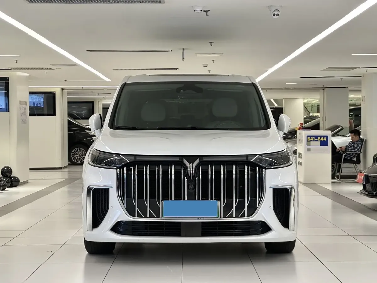 2022 Voyah Dream 1.5T 136HP L4 PHEV 25.57KWH,autocango,china used car exporter,china ev exporter,chinese used car exporter,chinese used ev exporter