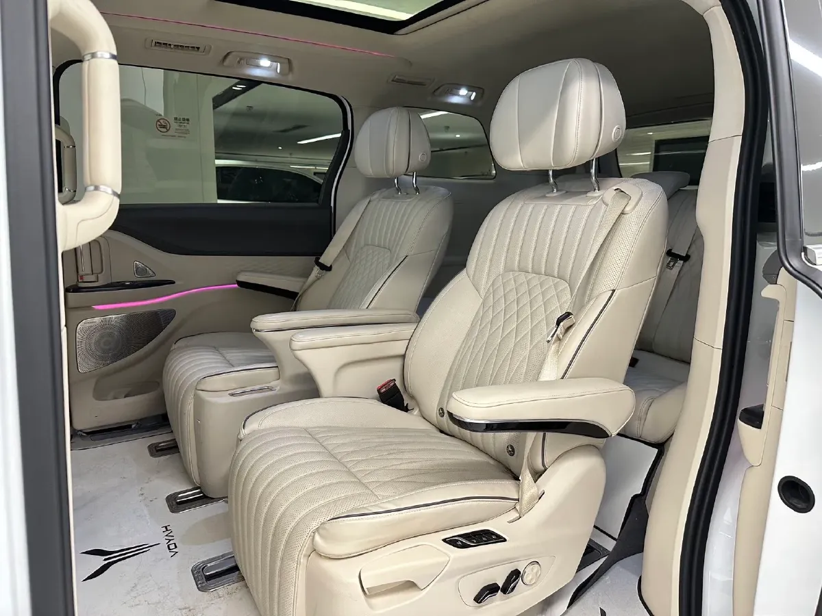 2022 Voyah Dream 1.5T 136HP L4 PHEV 25.57KWH,autocango,china used car exporter,china ev exporter,chinese used car exporter,chinese used ev exporter