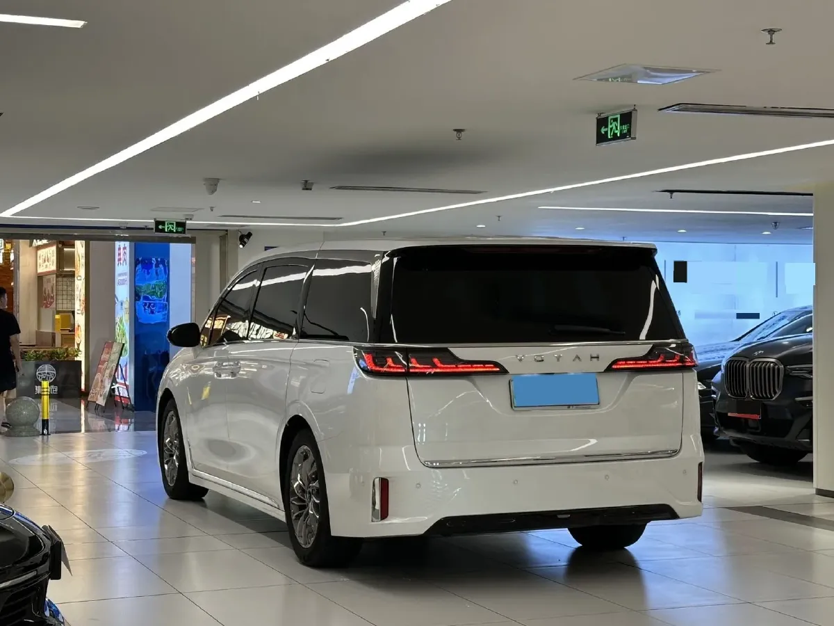 2022 Voyah Dream 1.5T 136HP L4 PHEV 25.57KWH,autocango,china used car exporter,china ev exporter,chinese used car exporter,chinese used ev exporter