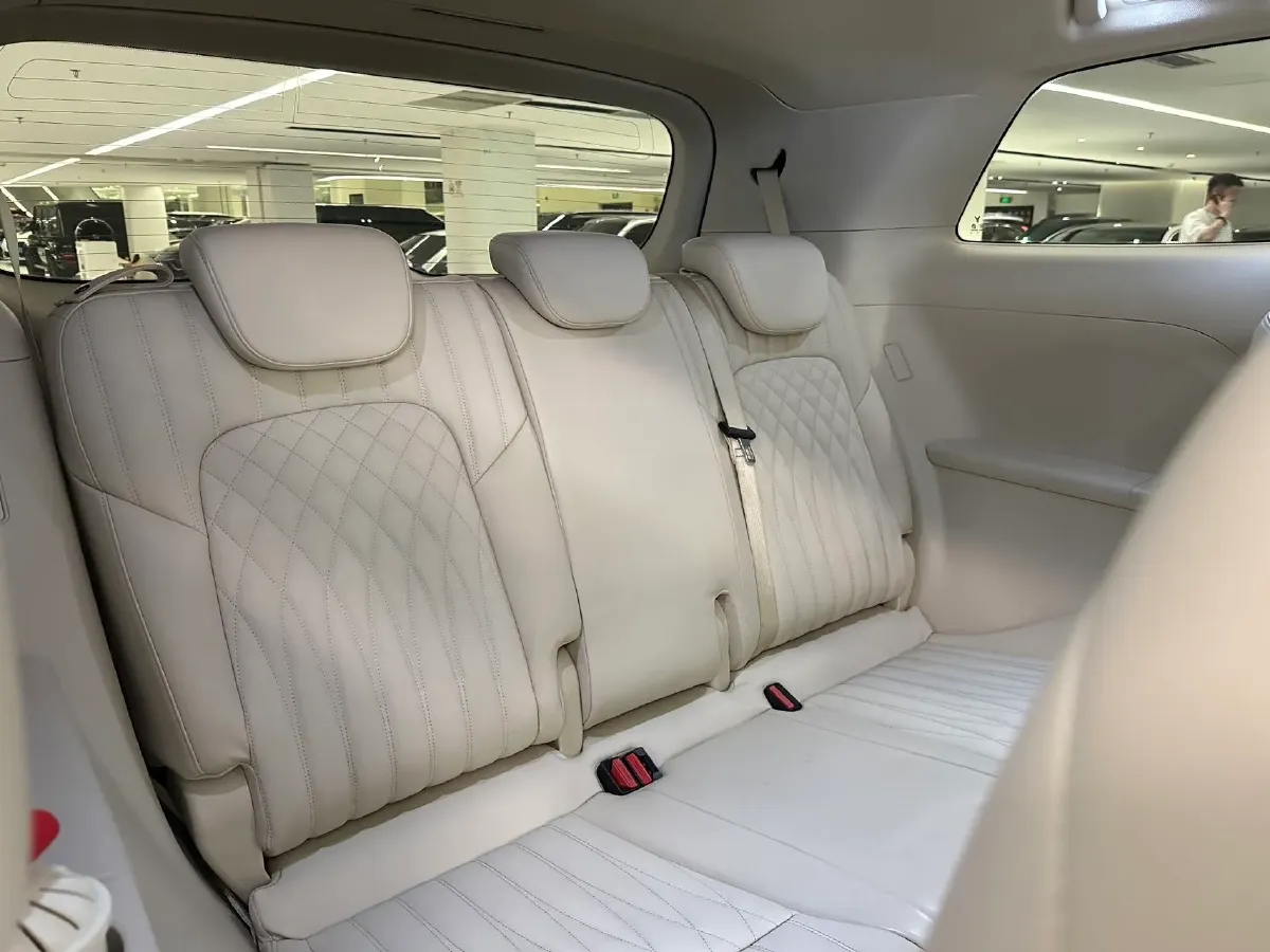 2022 Voyah Dream 1.5T 136HP L4 PHEV 25.57KWH,autocango,china used car exporter,china ev exporter,chinese used car exporter,chinese used ev exporter