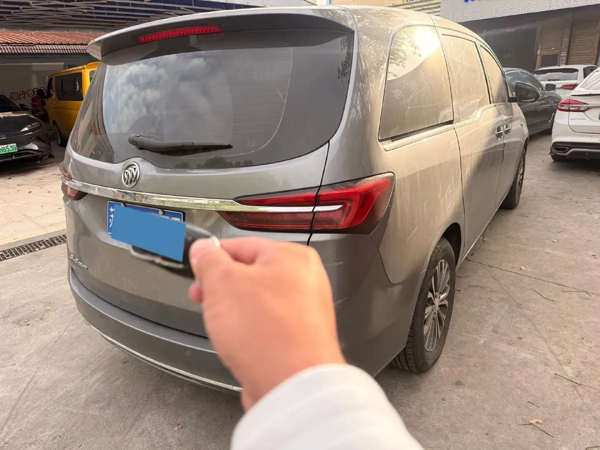 2021 Buick GL8 2.0T 237HP L4 9AT,autocango,china used car exporter,china ev exporter,chinese used car exporter,chinese used ev exporter