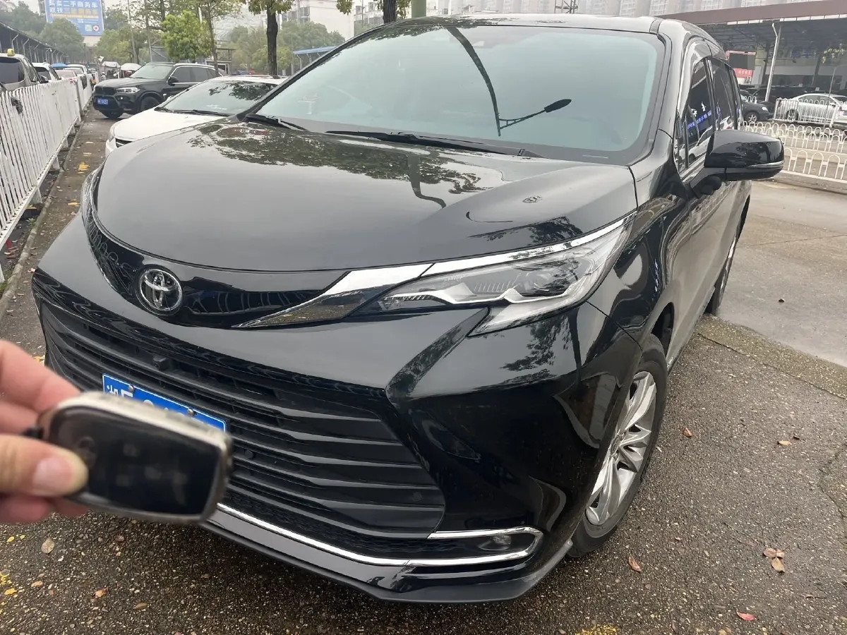 2024 Toyota Sienna 2.5L 189HP L4 E-CVT Hybrid,autocango,china used car exporter,china ev exporter,chinese used car exporter,chinese used ev exporter