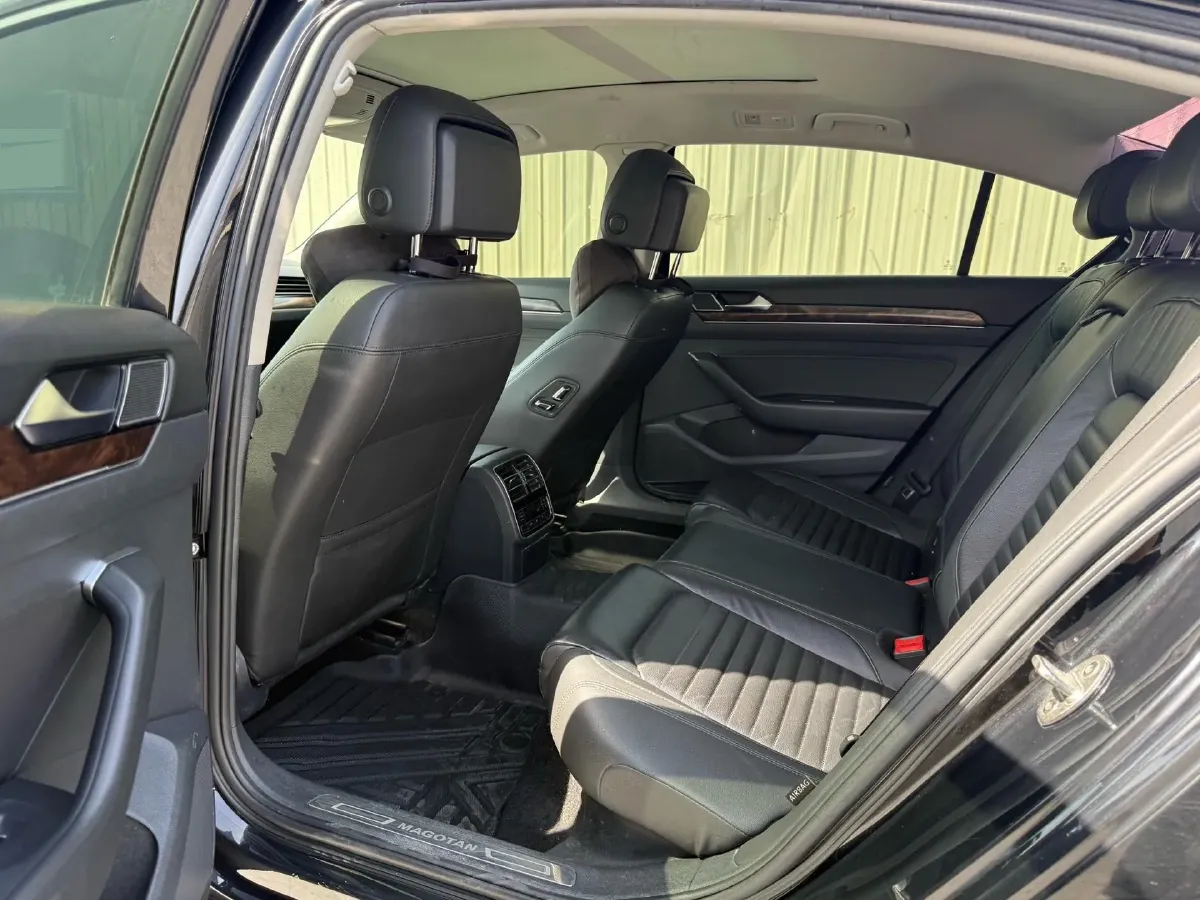 2018 Volkswagen Magotan 2.0T 220HP L4 7DCT,autocango,china used car exporter,china ev exporter,chinese used car exporter,chinese used ev exporter