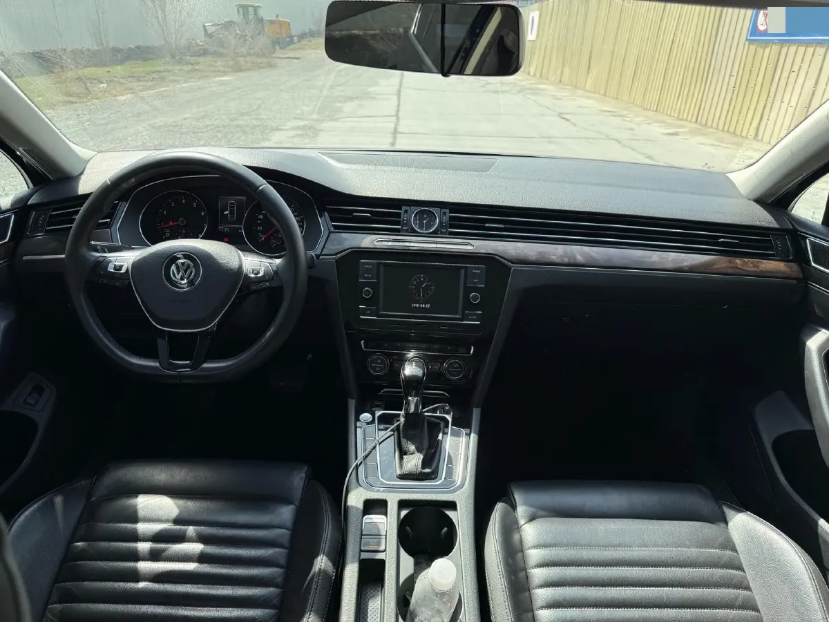 2018 Volkswagen Magotan 2.0T 220HP L4 7DCT,autocango,china used car exporter,china ev exporter,chinese used car exporter,chinese used ev exporter