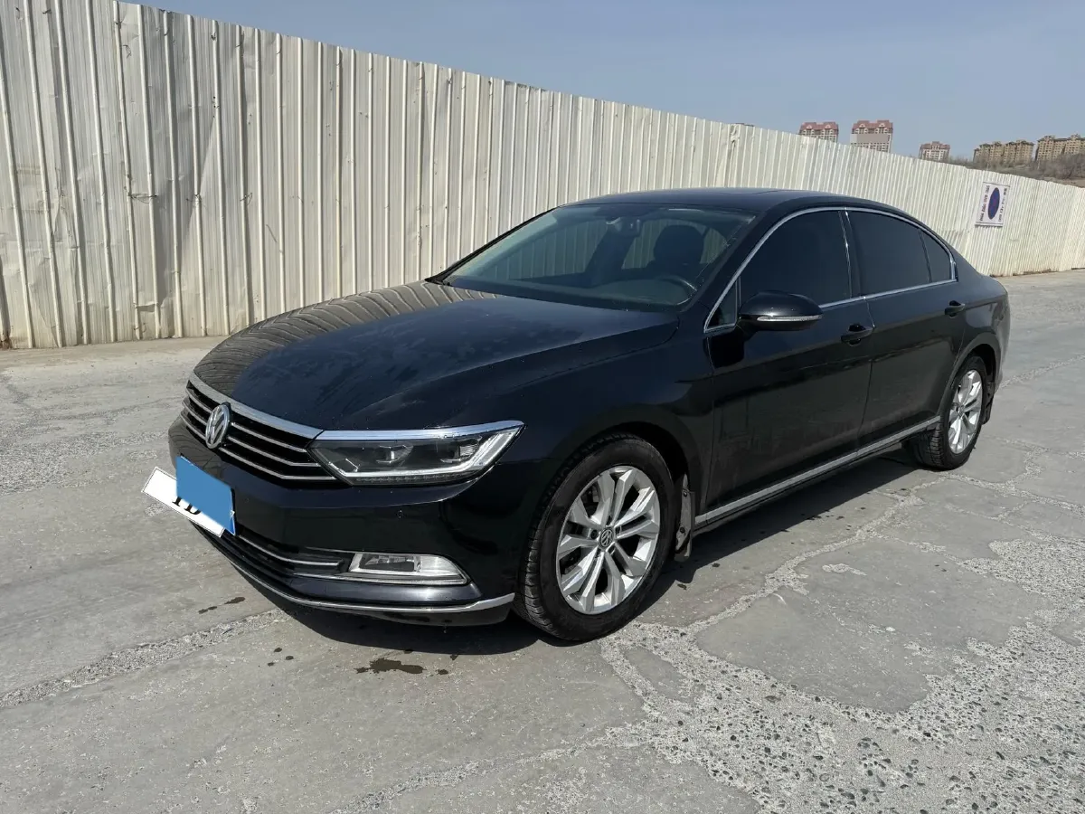 2018 Volkswagen Magotan 2.0T 220HP L4 7DCT,autocango,china used car exporter,china ev exporter,chinese used car exporter,chinese used ev exporter