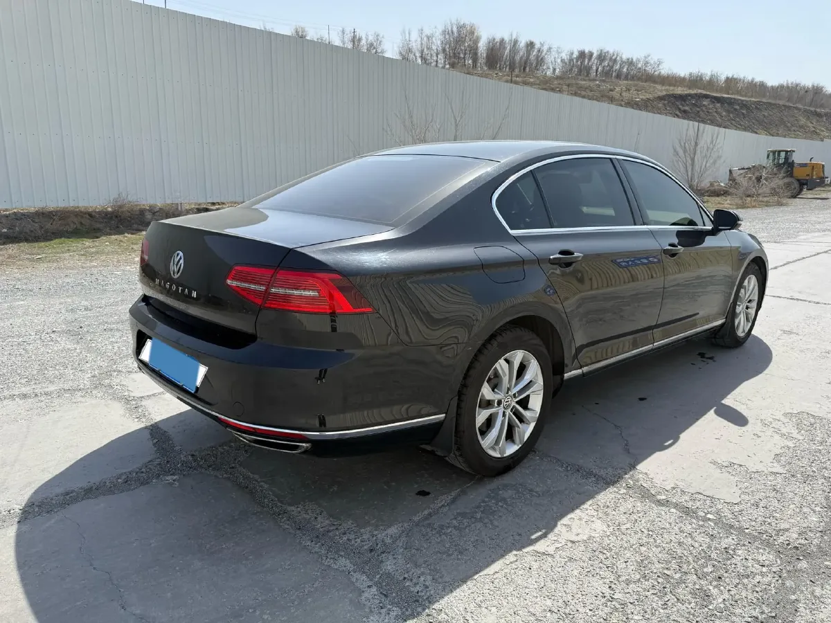 2018 Volkswagen Magotan 2.0T 220HP L4 7DCT,autocango,china used car exporter,china ev exporter,chinese used car exporter,chinese used ev exporter