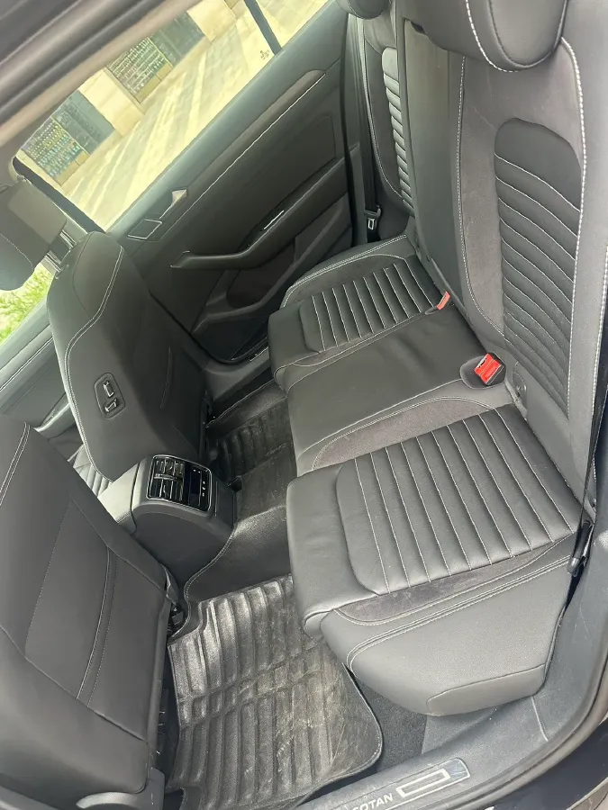 2020 Volkswagen Magotan 2.0T 186HP L4 7DCT,autocango,china used car exporter,china ev exporter,chinese used car exporter,chinese used ev exporter