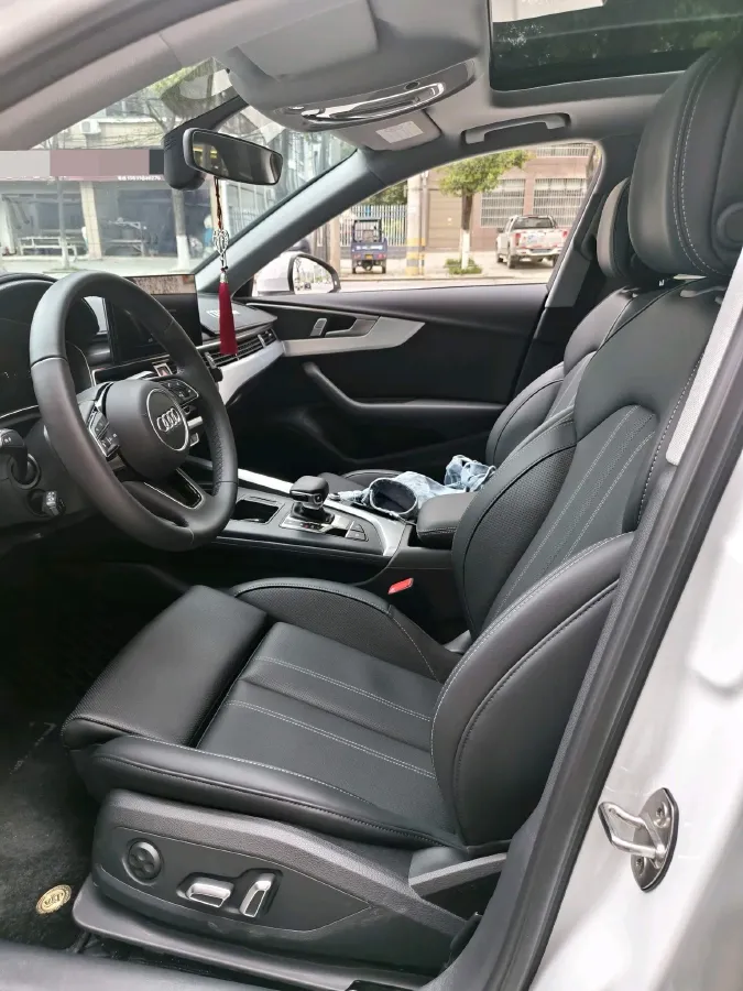 2024 Audi A4L 2.0T 190HP L4 7DCT,autocango,china used car exporter,china ev exporter,chinese used car exporter,chinese used ev exporter