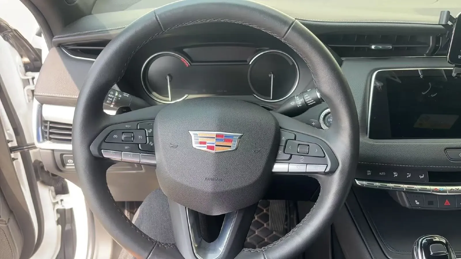 2023 Cadillac XT4 2.0T 237HP L4 9AT,autocango,china used car exporter,china ev exporter,chinese used car exporter,chinese used ev exporter