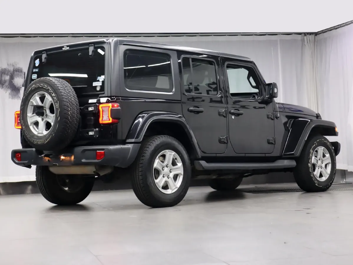 2019 Jeep Wrangler 2.0T 266HP L4 8AT,autocango,china used car exporter,china ev exporter,chinese used car exporter,chinese used ev exporter