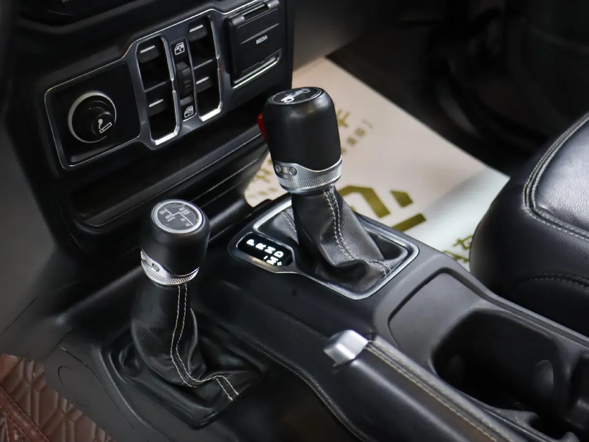 2019 Jeep Wrangler 2.0T 266HP L4 8AT,autocango,china used car exporter,china ev exporter,chinese used car exporter,chinese used ev exporter