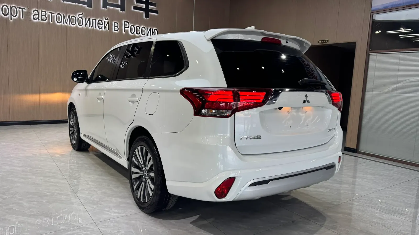 2020 Mitsubishi Outlander 2.0L 166HP L4 CVT,autocango,china used car exporter,china ev exporter,chinese used car exporter,chinese used ev exporter