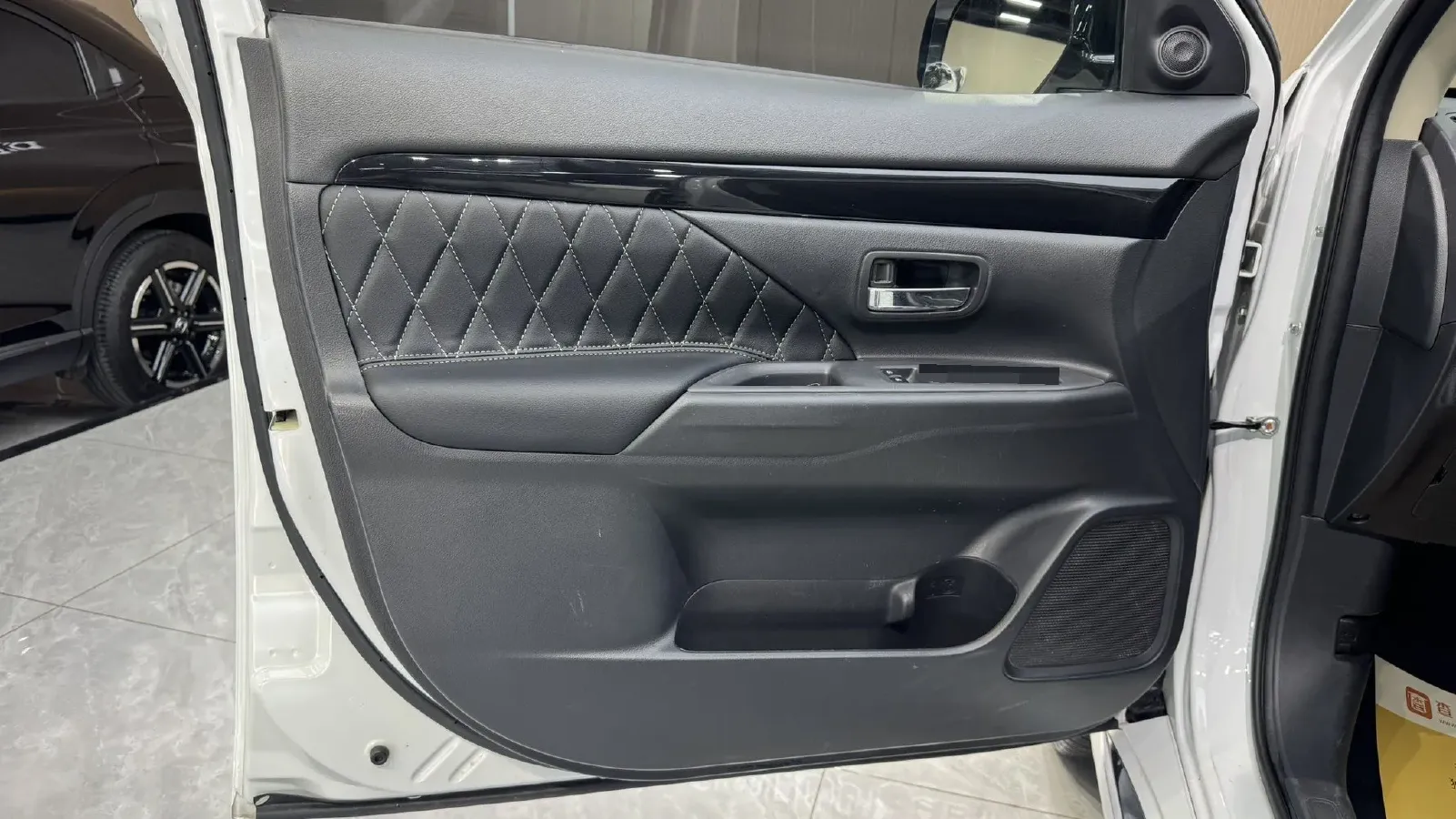 2020 Mitsubishi Outlander 2.0L 166HP L4 CVT,autocango,china used car exporter,china ev exporter,chinese used car exporter,chinese used ev exporter