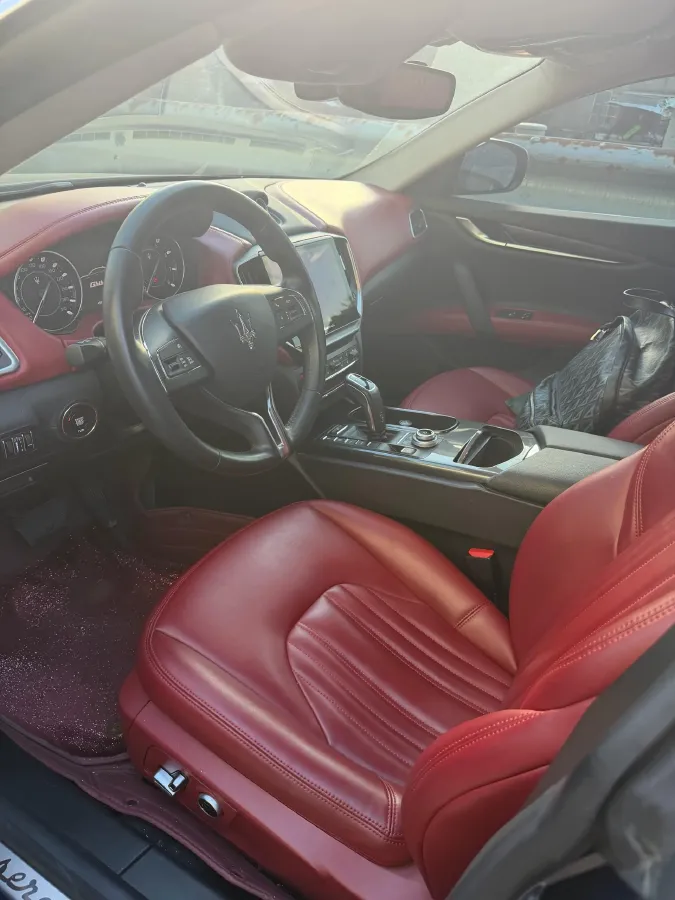 2021 Maserati Ghibli 2.0T 330HP L4 8AT,autocango,china used car exporter,china ev exporter,chinese used car exporter,chinese used ev exporter