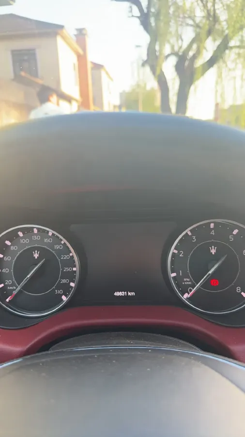 2021 Maserati Ghibli 2.0T 330HP L4 8AT,autocango,china used car exporter,china ev exporter,chinese used car exporter,chinese used ev exporter