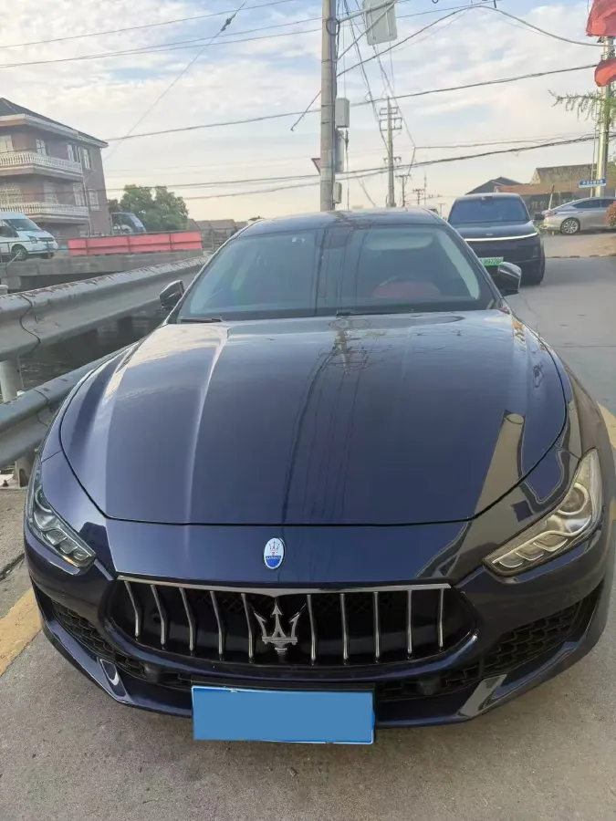 2021 Maserati Ghibli 2.0T 330HP L4 8AT,autocango,china used car exporter,china ev exporter,chinese used car exporter,chinese used ev exporter