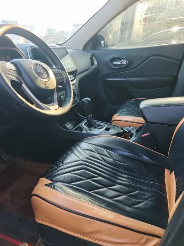 2016 Jeep Cherokee 2.4L 175HP L4 9AT,autocango,china used car exporter,china ev exporter,chinese used car exporter,chinese used ev exporter