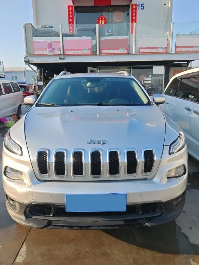 2016 Jeep Cherokee 2.4L 175HP L4 9AT,autocango,china used car exporter,china ev exporter,chinese used car exporter,chinese used ev exporter