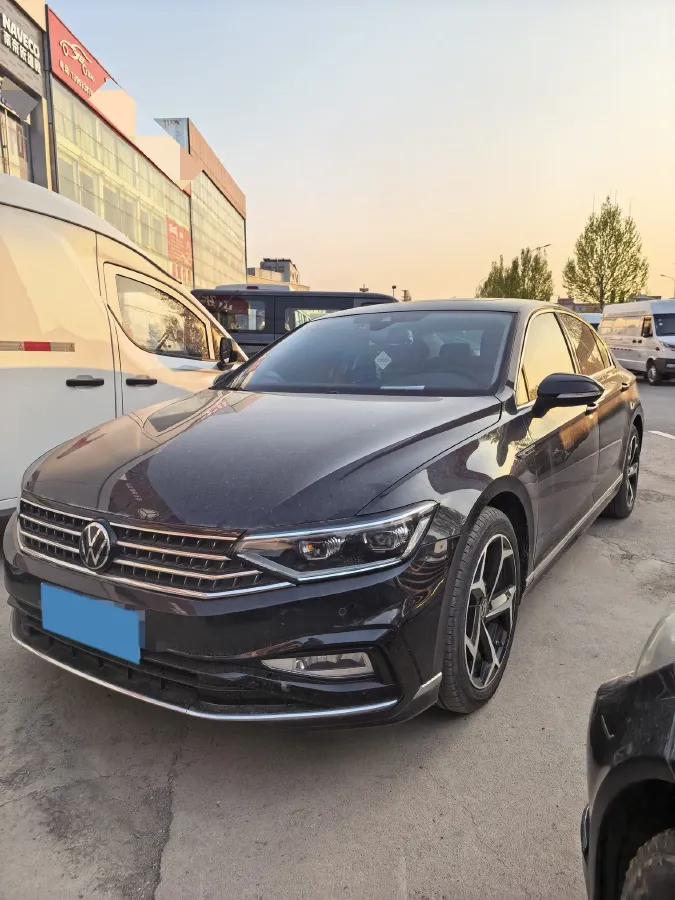 2023 Volkswagen Magotan 2.0T 186HP L4 7DCT,autocango,china used car exporter,china ev exporter,chinese used car exporter,chinese used ev exporter