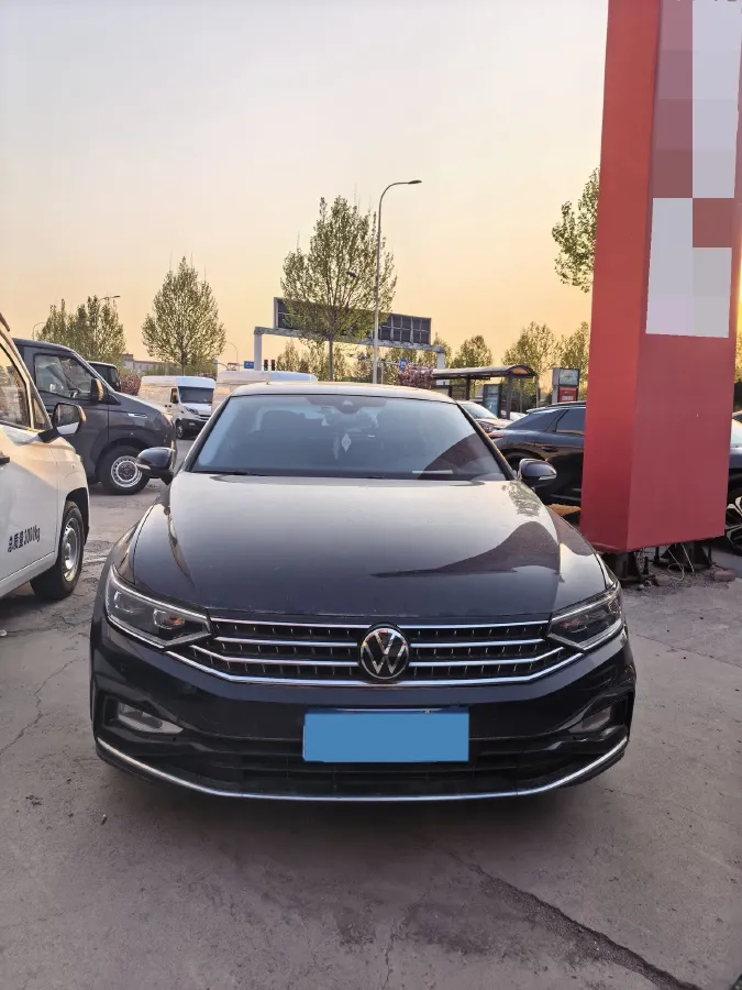2023 Volkswagen Magotan 2.0T 186HP L4 7DCT,autocango,china used car exporter,china ev exporter,chinese used car exporter,chinese used ev exporter