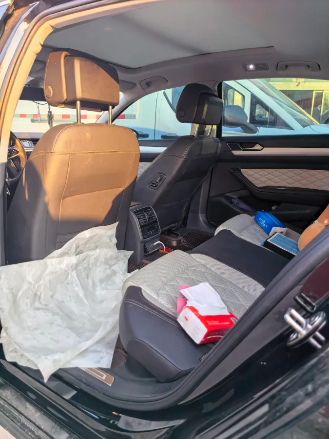 2023 Volkswagen Magotan 2.0T 186HP L4 7DCT,autocango,china used car exporter,china ev exporter,chinese used car exporter,chinese used ev exporter