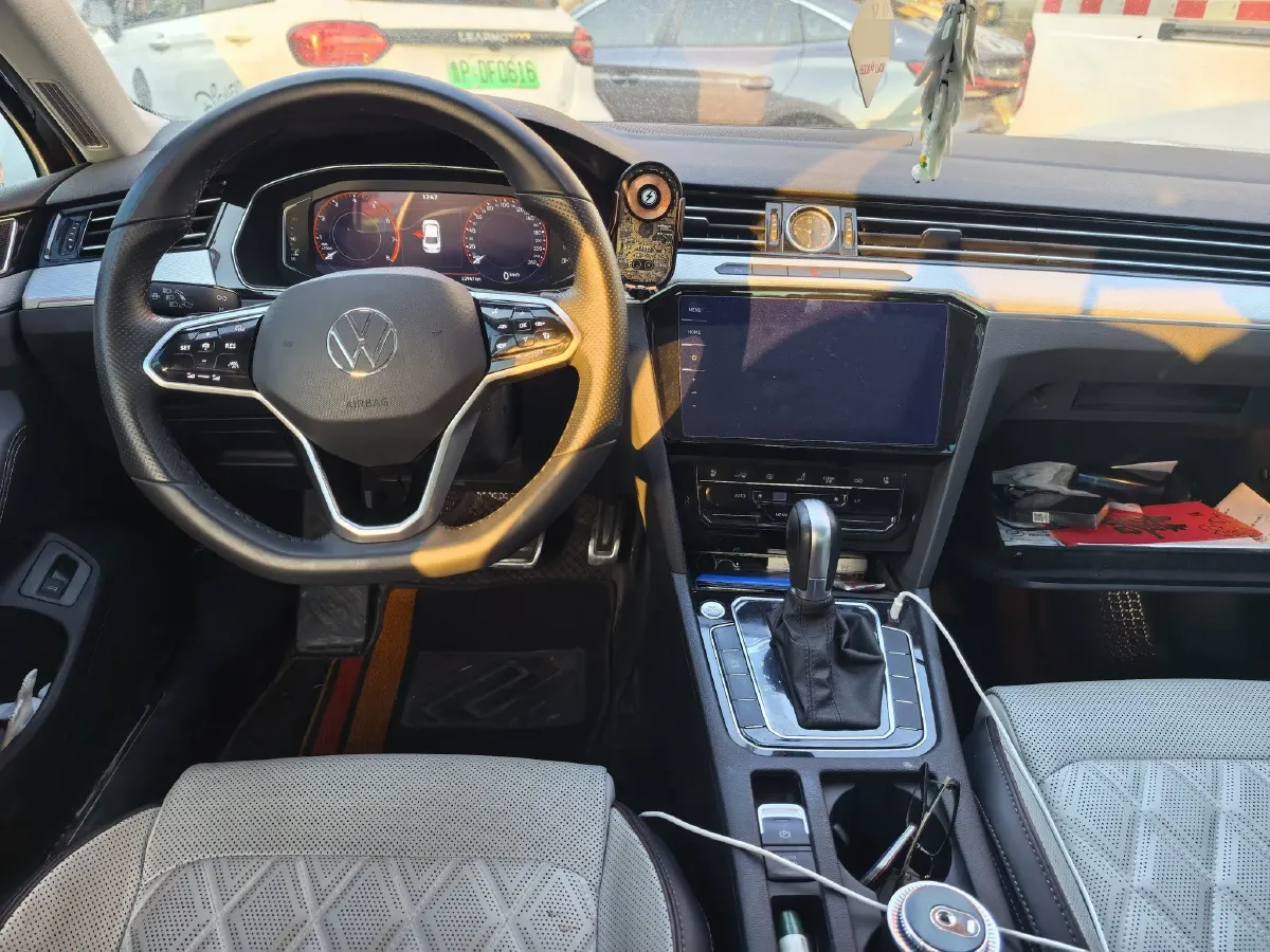 2023 Volkswagen Magotan 2.0T 186HP L4 7DCT,autocango,china used car exporter,china ev exporter,chinese used car exporter,chinese used ev exporter