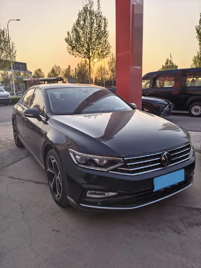 2023 Volkswagen Magotan 2.0T 186HP L4 7DCT,autocango,china used car exporter,china ev exporter,chinese used car exporter,chinese used ev exporter