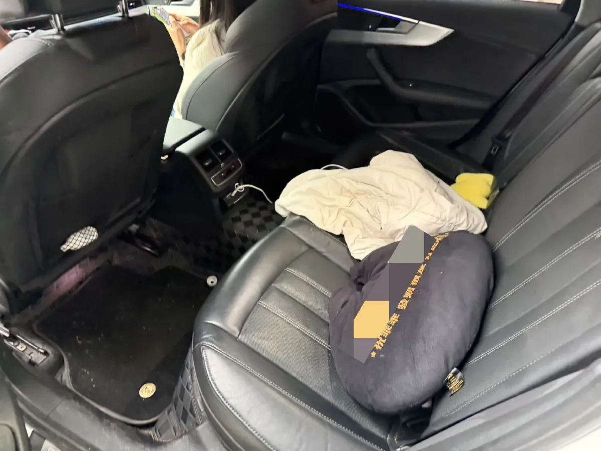 2023 Audi A4L 2.0T 190HP L4 7DCT,autocango,china used car exporter,china ev exporter,chinese used car exporter,chinese used ev exporter