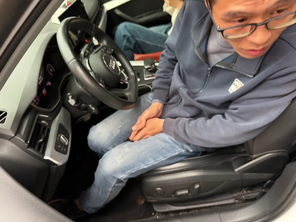 2023 Audi A4L 2.0T 190HP L4 7DCT,autocango,china used car exporter,china ev exporter,chinese used car exporter,chinese used ev exporter