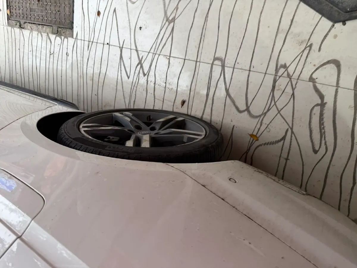 2023 Audi A4L 2.0T 190HP L4 7DCT,autocango,china used car exporter,china ev exporter,chinese used car exporter,chinese used ev exporter