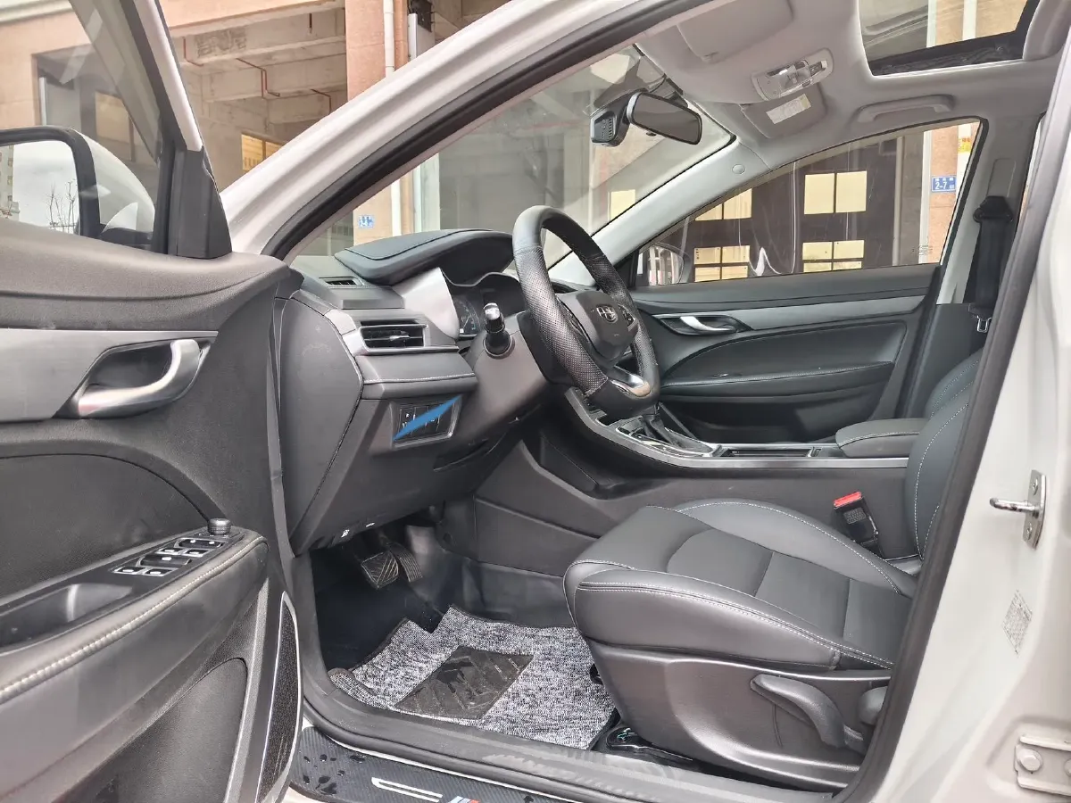 2021 BaoJun 530 1.5T 147HP L4 CVT,autocango,china used car exporter,china ev exporter,chinese used car exporter,chinese used ev exporter