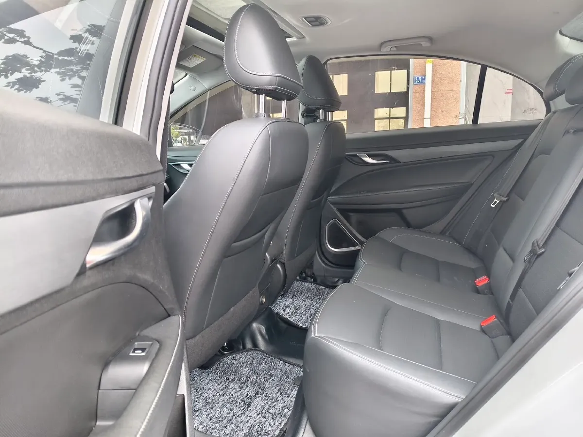 2021 BaoJun 530 1.5T 147HP L4 CVT,autocango,china used car exporter,china ev exporter,chinese used car exporter,chinese used ev exporter