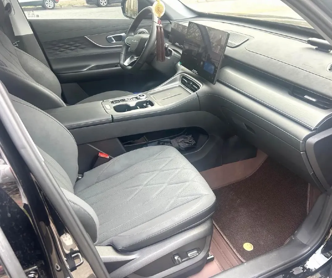 2025 Chery Tiggo 8 Plus 1.6T 197HP L4 7DCT,autocango,china used car exporter,china ev exporter,chinese used car exporter,chinese used ev exporter