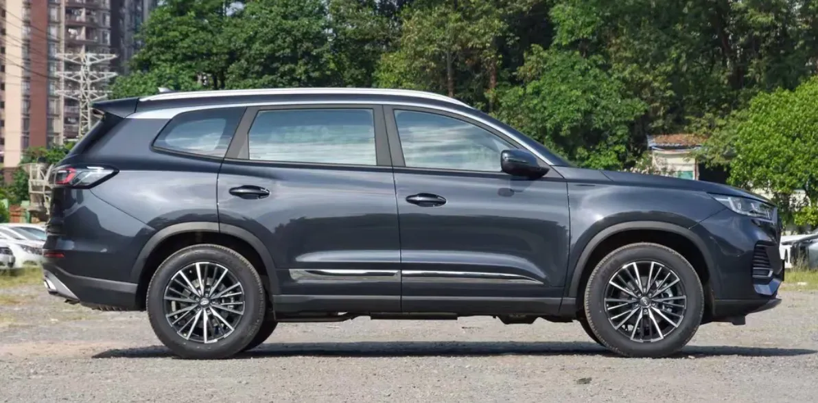 2025 Chery Tiggo 8 Plus 1.6T 197HP L4 7DCT,autocango,china used car exporter,china ev exporter,chinese used car exporter,chinese used ev exporter