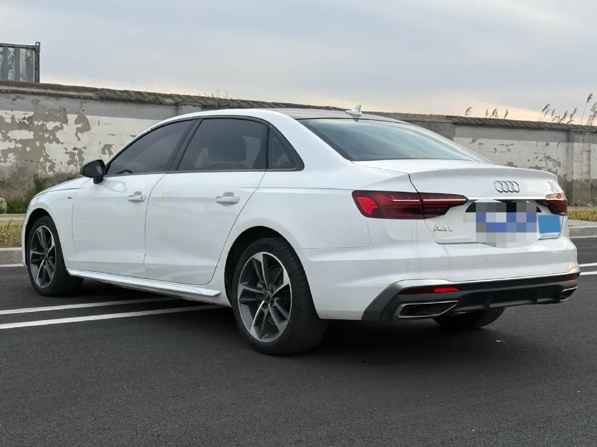 2023 Audi A4L 2.0T 190HP L4 7DCT,autocango,china used car exporter,china ev exporter,chinese used car exporter,chinese used ev exporter