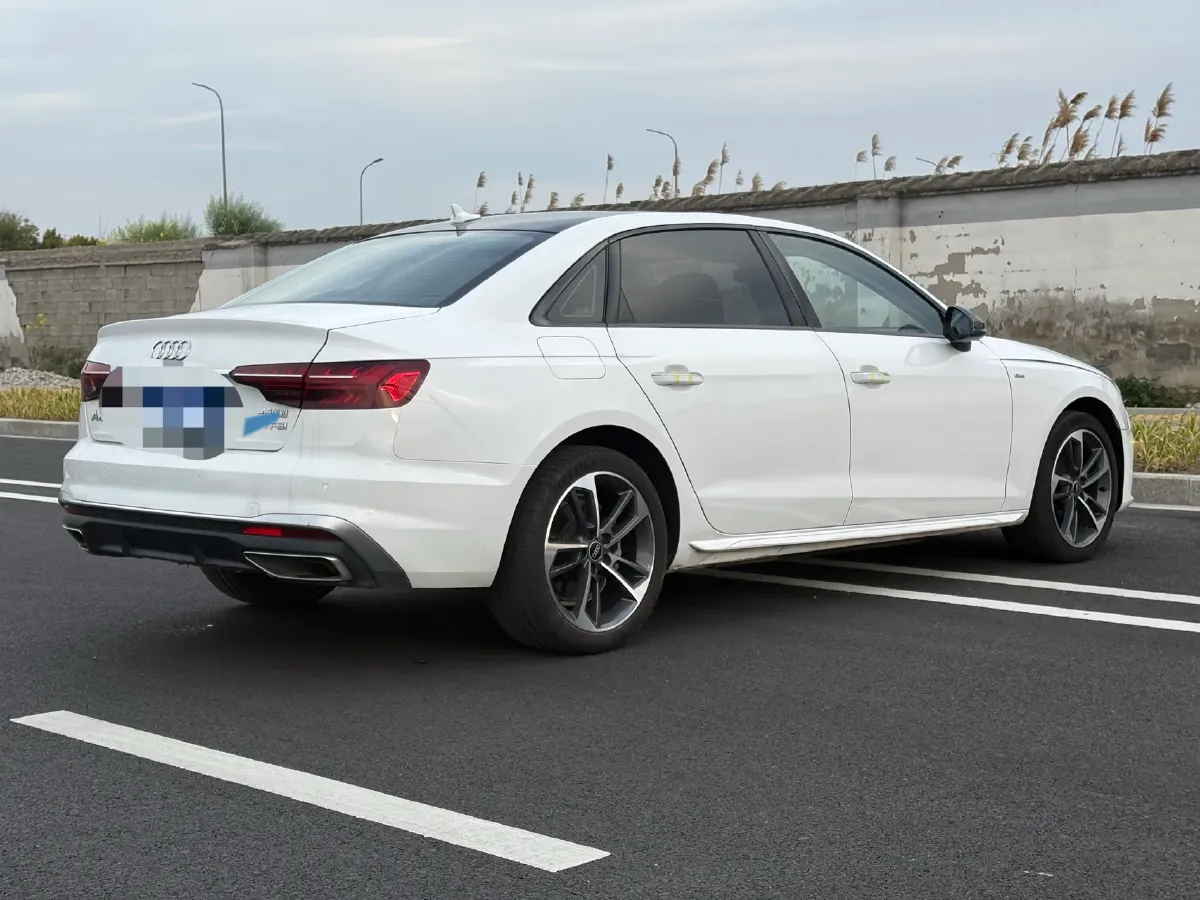 2023 Audi A4L 2.0T 190HP L4 7DCT,autocango,china used car exporter,china ev exporter,chinese used car exporter,chinese used ev exporter