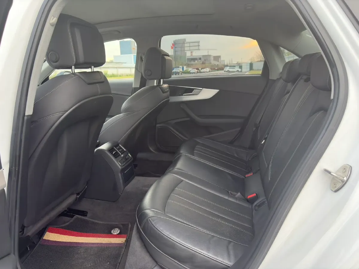 2023 Audi A4L 2.0T 190HP L4 7DCT,autocango,china used car exporter,china ev exporter,chinese used car exporter,chinese used ev exporter