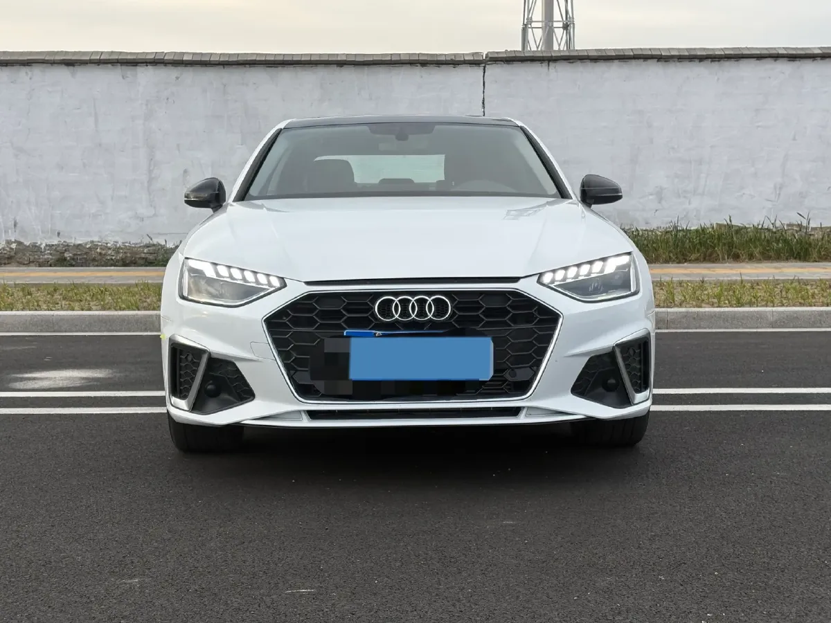 2023 Audi A4L 2.0T 190HP L4 7DCT,autocango,china used car exporter,china ev exporter,chinese used car exporter,chinese used ev exporter