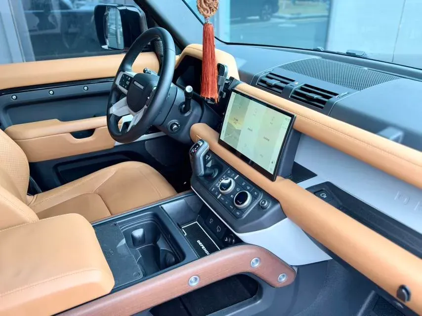 2024 Land Rover Defender 3.0T 400HP L6 8AT,autocango,china used car exporter,china ev exporter,chinese used car exporter,chinese used ev exporter