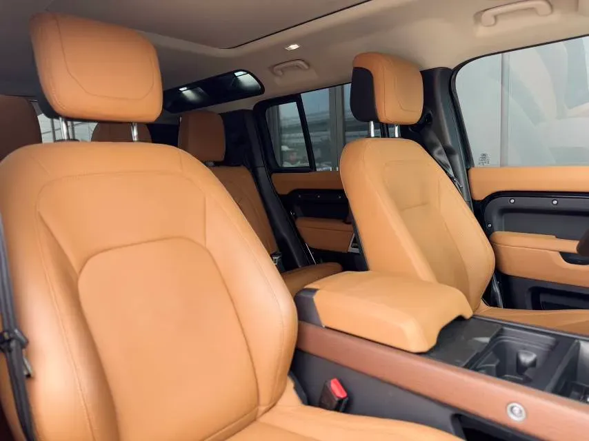 2024 Land Rover Defender 3.0T 400HP L6 8AT,autocango,china used car exporter,china ev exporter,chinese used car exporter,chinese used ev exporter