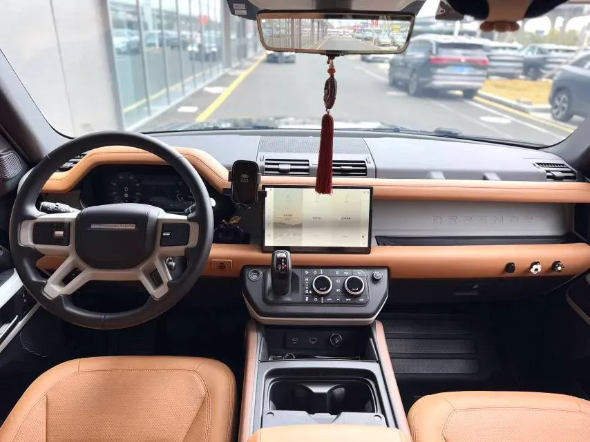 2024 Land Rover Defender 3.0T 400HP L6 8AT,autocango,china used car exporter,china ev exporter,chinese used car exporter,chinese used ev exporter